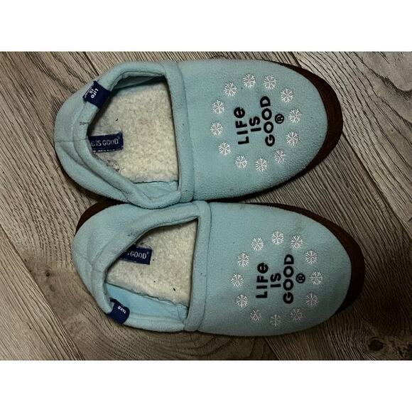 Life is Good brand soft light blue slippers - Picture 2 of 6